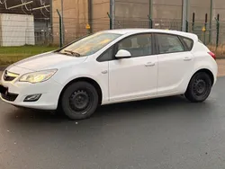 Weiß Gebraucht 2010 Opel Astra Selection Limousine | 2.699 € (Fairer Preis)