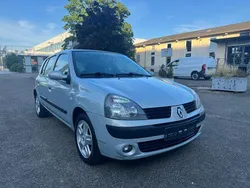 Grau Gebraucht 2004 Renault Clio II Kleinwagen | 2.290 € (Fairer Preis)