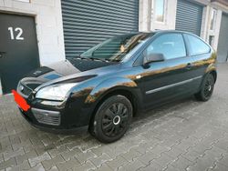 Schwarz Gebraucht 2004 Ford Focus Kleinwagen | 1.700 €