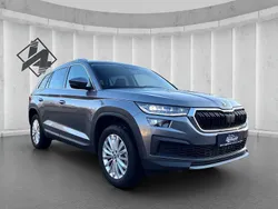 Graphitegrau metallic Gebraucht 2024 Skoda Kodiaq SUV | 34.390 € (Superpreis)