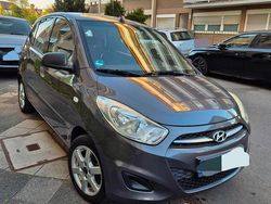 Grau Gebraucht 2013 Hyundai i10 Kleinwagen | 2.900 €