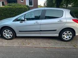 Silber Gebraucht 2011 Peugeot 308 Access Limousine | 5.100 € (Fairer Preis)