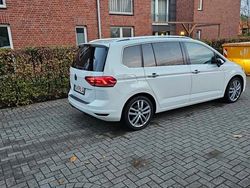 Weiß Gebraucht 2019 VW Touran R Van / Kleinbus | 20.990 € (Guter Preis)