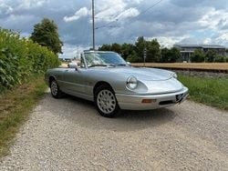 Silber Gebraucht 1990 Alfa Romeo Spider Cabrio | 15.900 €