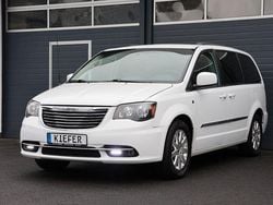 Weiß Gebraucht 2015 Chrysler Voyager Van / Kleinbus | 16.900 €