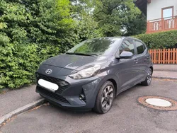 Grau Gebraucht 2023 Hyundai i10 Kleinwagen | 16.500 € (Fairer Preis)