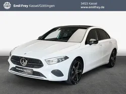 Weiß digitalweiß metallic metallic Gebraucht 2024 Mercedes A200 Progressive Limousine | 30.600 € (Fairer Preis)