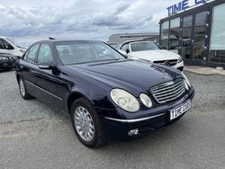 Blau Gebraucht 2002 Mercedes E240 Limousine | 3.950 € (Fairer Preis)