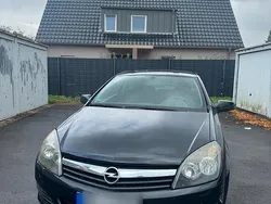 Schwarz Gebraucht 2005 Opel Astra GTC Coupé | 2.500 € (Etwas zu teuer)