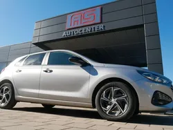 Silber Gebraucht 2021 Hyundai i30 Intro Edition Limousine | 16.990 € (Guter Preis)