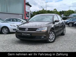 Braun Gebraucht 2011 VW Jetta Comfortline Limousine | 6.490 € (Fairer Preis)