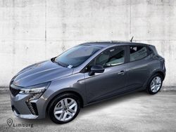 Grau Gebraucht 2024 Renault Clio V Evolution Limousine | 15.390 € (Guter Preis)