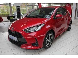 Karminarot metallic Gebraucht 2024 Toyota Yaris Hybrid Team Kleinwagen | 23.990 € (Fairer Preis)