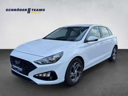 Weiß Gebraucht 2021 Hyundai i30 Trend Limousine | 16.290 € (Fairer Preis)