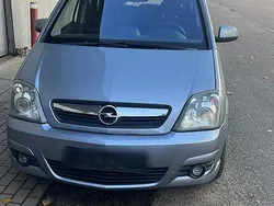 Grau Gebraucht 2008 Opel Meriva Van / Kleinbus | 2.299 € (Fairer Preis)