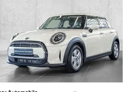 Weiß Gebraucht 2022 Mini ONE Essential Kleinwagen | 20.995 € (Etwas zu teuer)