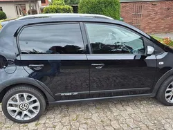 Schwarz Gebraucht 2015 VW cross up! Kleinwagen | 6.600 € (Etwas zu teuer)