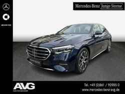 Blau Gebraucht 2024 Mercedes E220 Exclusive Limousine | 59.990 €