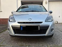 Silber Gebraucht 2010 Renault Clio II Kleinwagen | 3.099 €