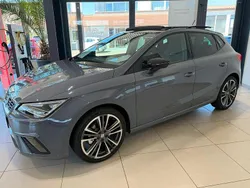 Grau Neu 2025 Seat Ibiza FR Limousine | 28.900 € (Teuer)