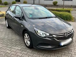 Grau Gebraucht 2016 Opel Astra Edition Limousine | 10.500 € (Guter Preis)