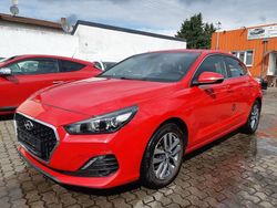 Rot Gebraucht 2018 Hyundai i30 Trend Limousine | 9.990 € (Guter Preis)
