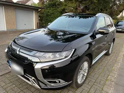 Schwarz Gebraucht 2018 Mitsubishi Outlander P-HEV Top SUV | 19.299 € (Fairer Preis)