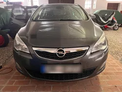 Grau Gebraucht 2010 Opel Astra Kleinwagen | 4.200 € (Guter Preis)