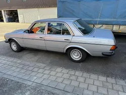 Silber Gebraucht 1982 Mercedes E230 Limousine | 13.500 €