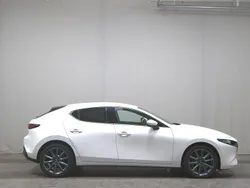 Arctic white Gebraucht 2022 Mazda 3 Selection Limousine | 16.480 € (Guter Preis)