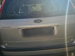 Grau Gebraucht 2007 Ford Focus Kombi | 1.500 €