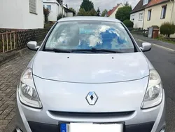 Silber Gebraucht 2013 Renault Clio III Kleinwagen | 4.200 € (Fairer Preis)