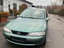 Grün Gebraucht 1999 Opel Vectra Limousine | 2.100 € (Fairer Preis)