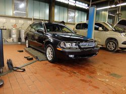 Schwarz Gebraucht 2001 Volvo V40 Kombi | 2.000 €