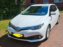 Weiß Gebraucht 2016 Toyota Auris Edition-S Limousine | 11.950 € (Guter Preis)