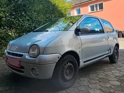 Grau Gebraucht 2003 Renault Twingo Kleinwagen | 1.799 € (Etwas zu teuer)