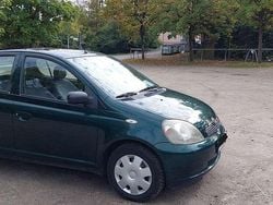 Grün Gebraucht 2000 Toyota Yaris Luna Limousine | 1.350 € (Fairer Preis)