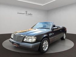 Schwarz Gebraucht 1994 Mercedes E220 Classic Cabrio | 14.124 €