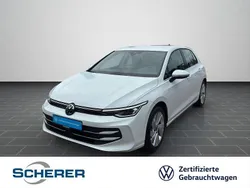 Pure white Gebraucht 2024 VW Golf VIII Style Limousine | 27.460 € (Guter Preis)