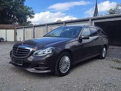 Braun Gebraucht 2015 Mercedes E200 Elegance Kombi | 10.900 € (Fairer Preis)