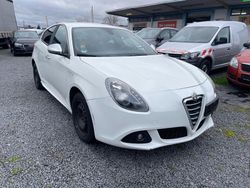 Weiß Gebraucht 2013 Alfa Romeo Giulietta Turismo Limousine | 2.950 € (Fairer Preis)