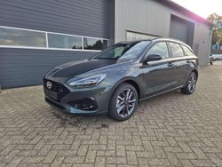 Cypress green Neu 2025 Hyundai i30 Kombi | 24.490 € (Etwas zu teuer)