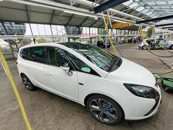 Weiß Gebraucht 2013 Opel Zafira Tourer Van / Kleinbus | 9.200 € (Fairer Preis)