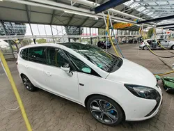 Weiß Gebraucht 2013 Opel Zafira Tourer Van / Kleinbus | 9.500 € (Etwas zu teuer)