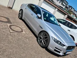 Silber Gebraucht 2016 Jaguar XE Limousine | 14.999 € (Fairer Preis)