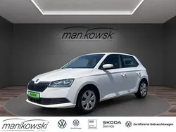 Weiß Gebraucht 2021 Skoda Fabia Ambition Limousine | 10.907 € (Fairer Preis)