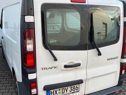 Weiß Gebraucht 2016 Renault Trafic Van / Kleinbus | 8.599 € (Fairer Preis)