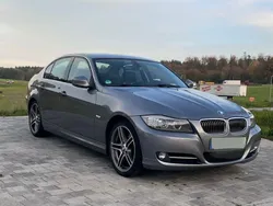 Grau Gebraucht 2010 BMW 330 Exclusive Limousine | 8.990 € (Superpreis)