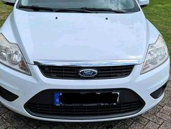 Weiß Gebraucht 2009 Ford Focus Kombi | 1.300 €