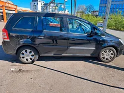 Schwarz Gebraucht 2010 Opel Zafira Van / Kleinbus | 3.850 €